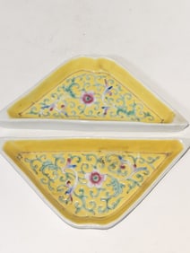 (2) Chinese Porcelain Famille Rose Plates