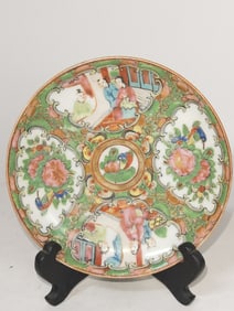 Chinese Export Porcelain Famille Rose Medallion Pl