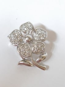 Costume Modital Silver Tone Flower Brooch