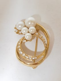 Costume Norvell Gold Tone Faux Pearl Brooch