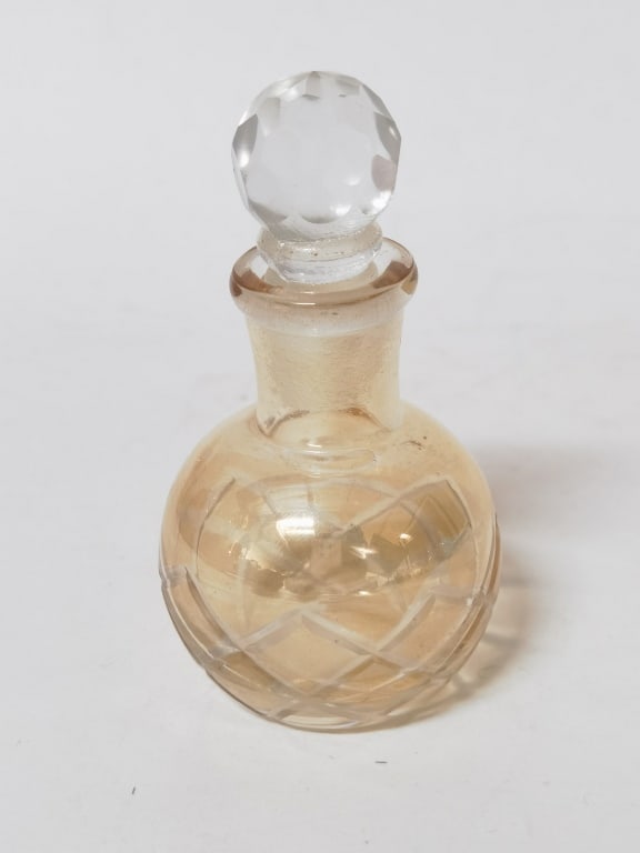 Vintage Amber Cut-to-Clear Glass Perfume Bottle: Vintage Amber Cut-to-Clear Glass Perfume Bottle, 3.5in