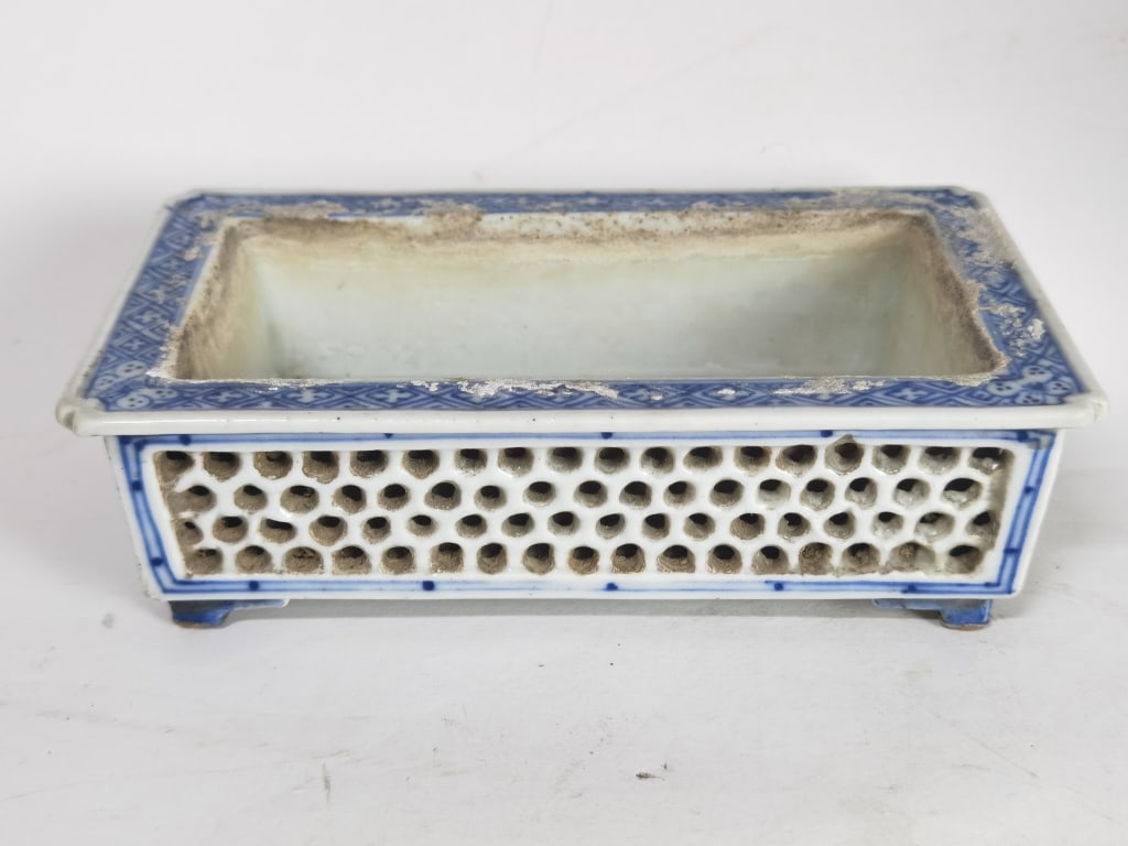 Chinese Porcelain B&W Hollow Narcissus Planter: Chinese Porcelain B&W Hollow Narcissus Planter, 2in by 7in