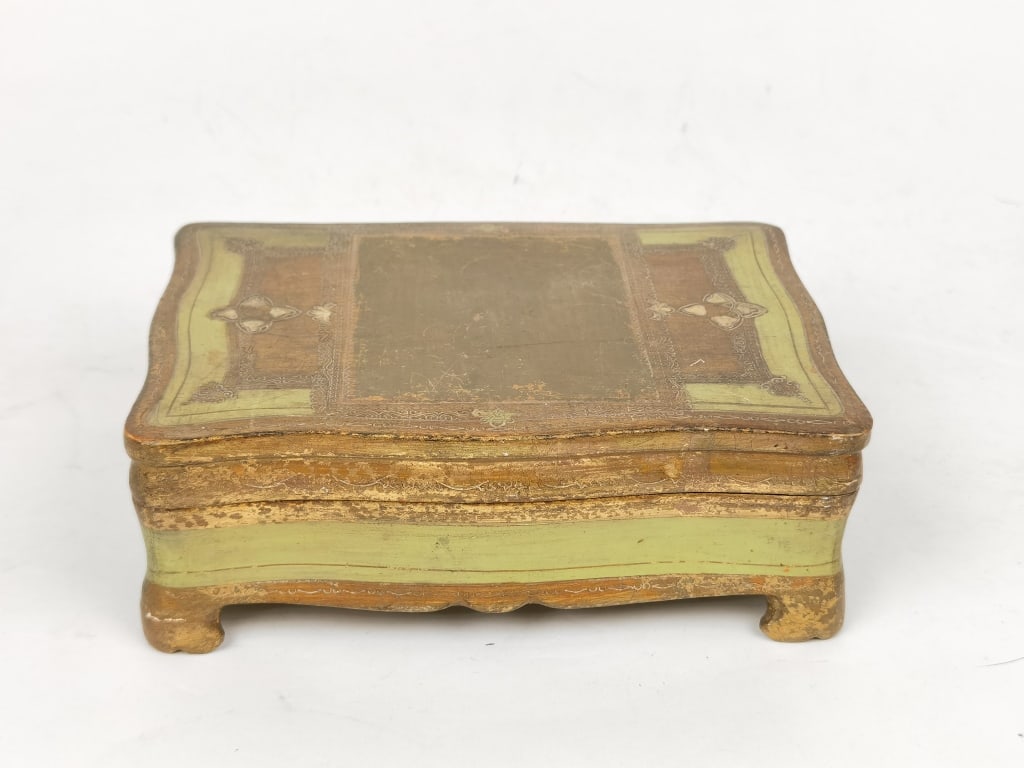 Vintage Gilt Wood Carved Jewelry Box: Vintage Gilt Wood Carved Jewelry Box, 3in by 8in by 6in