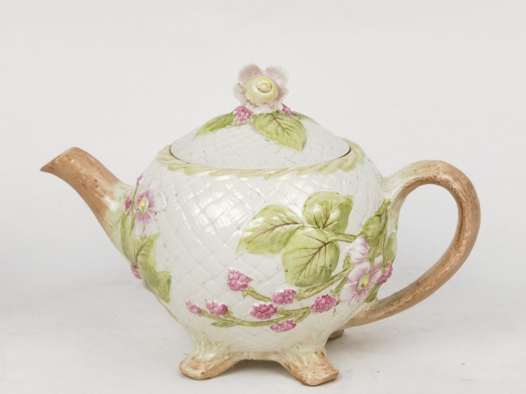 Franklin Mint Hallie Greer Chelsea Morning Teapot: Franklin Mint Hallie Greer Chelsea Morning Teapot,7in by 10in