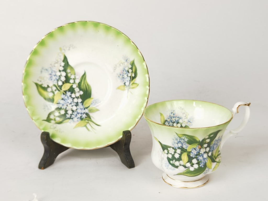 Vintage Royal Albert Porcelain Radiance Tea Cup (1 of 4)