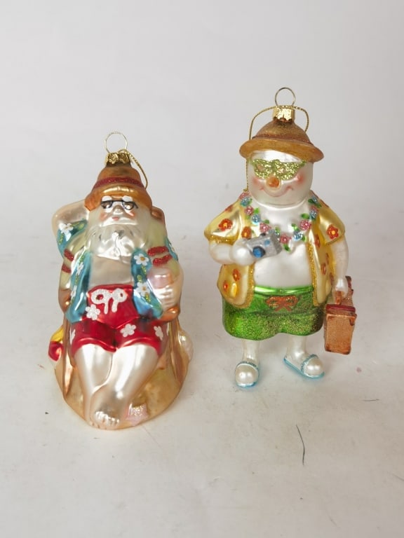 (2) Vintage Glass Christmas Ornaments: (2) Vintage Glass Christmas Ornaments, 5.25in