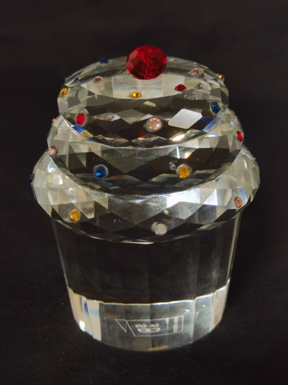 Simon Designs Crystal Cupcake Paperweight (1 of 4)