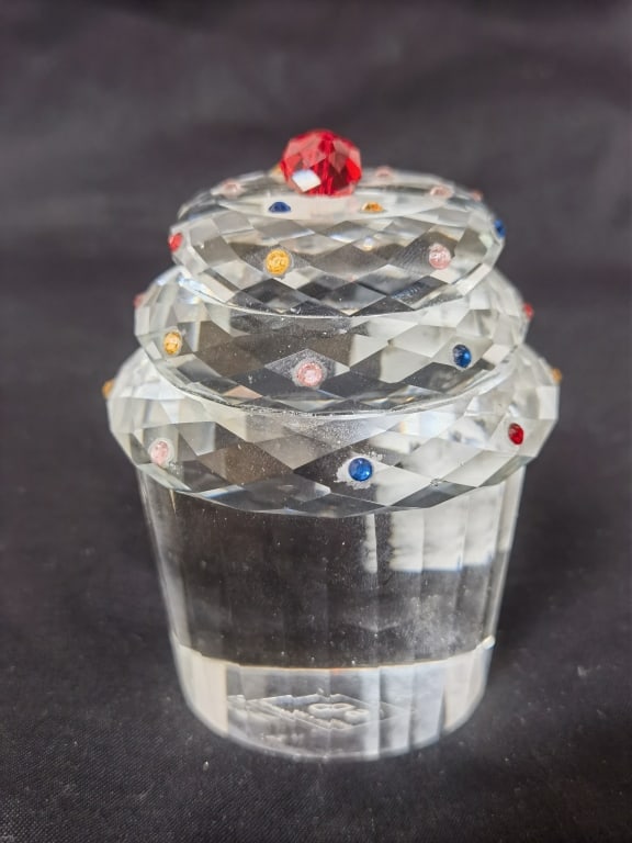 Simon Designs Crystal Cupcake Paperweight (1 of 4)
