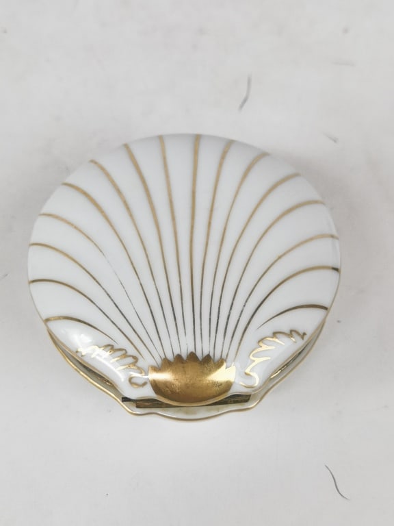 Vintage Porcelain Shell Trinket Box (1 of 4)