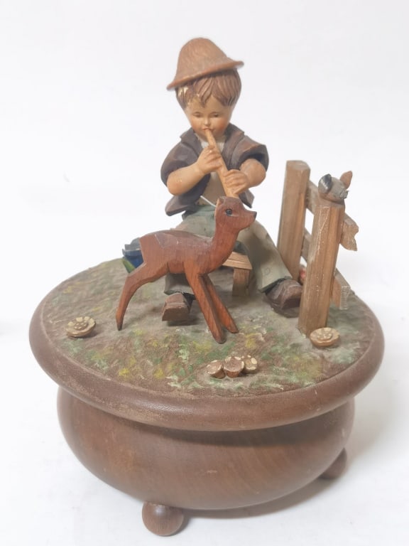 Thorens Movement Switzerland Waltz of Flowers Musi: Thorens Movement Switzerland Waltz of Flowers Music Box, 7.75in