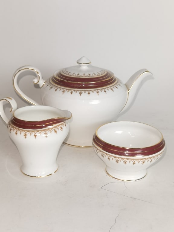 Set of Aynsley England Durham Porcelain Tea Wares: Set of Aynsley England Durham Porcelain Tea Wares, 5.5in by 8.5in