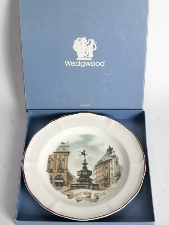 Wedgwood Piccadilly Circus Souvenir Plate: Wedgwood Piccadilly Circus Souvenir Plate, 8.25in