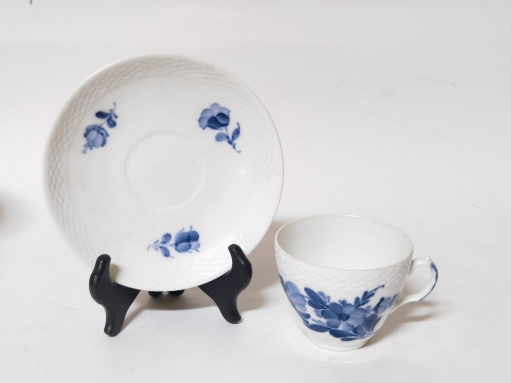 Royal Copenhagen Blue Flower Porcelain Tea Cup: Royal Copenhagen Blue Flower Porcelain Tea Cup, 2.5in & 5.25in