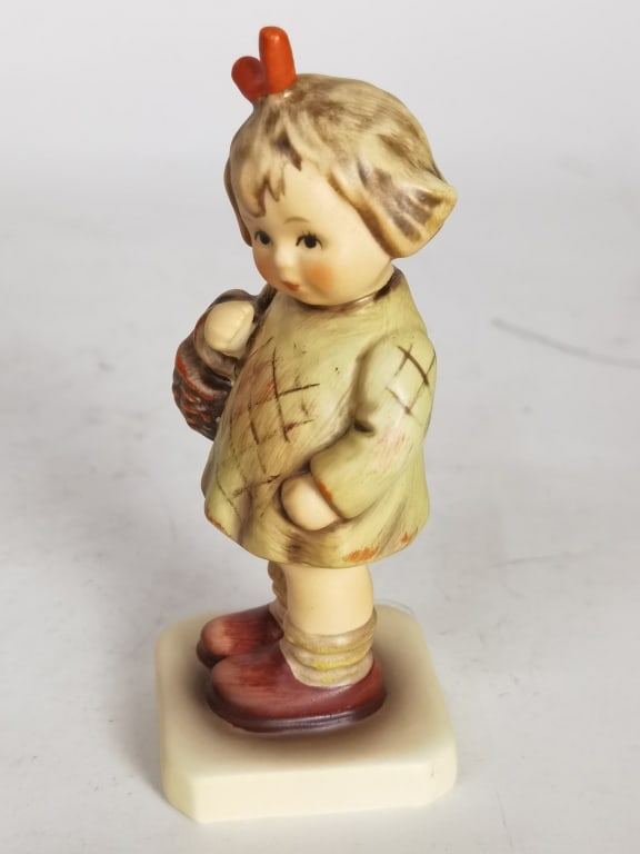 Goebel Hummel Porcelain Figurine: Goebel Hummel Porcelain Figurine, 4.25in
