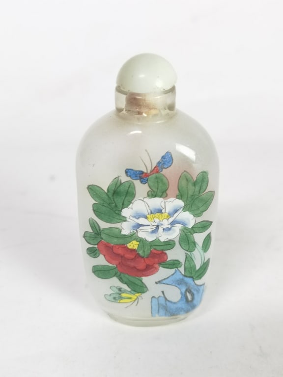 Chinese Reverse Painted Glass Snuff Bottle (1 of 2)