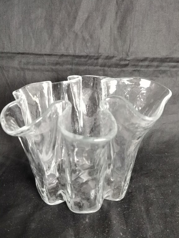 Vintage MCM Glass Handkerchief Vase: Vintage MCM Glass Handkerchief Vase, 6.25in by 7.75in