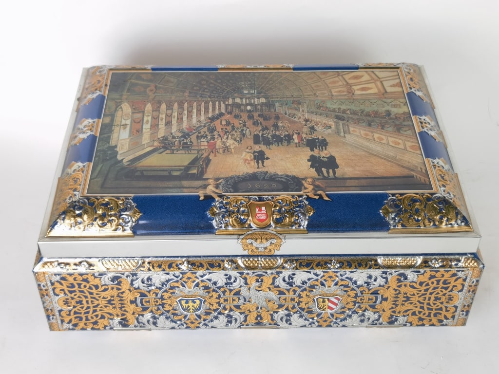 Lebkuchen-Schmidt Biscuit Tin: Lebkuchen-Schmidt Biscuit Tin, 6.75in by 16.5in by 11.75in
