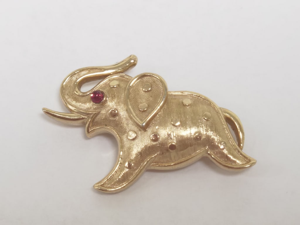 Trifari Costume Gold-Tone Elephant Brooch: Trifari Costume Gold-Tone Elephant Brooch, 1.5in