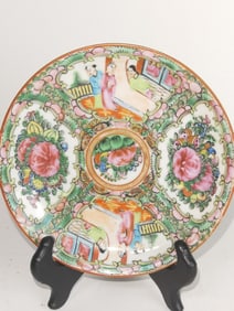 Chinese Export Porcelain Famille Rose Medallion Pl