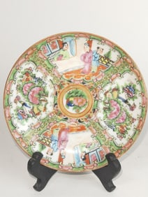 Chinese Export Porcelain Famille Rose Medallion Pl