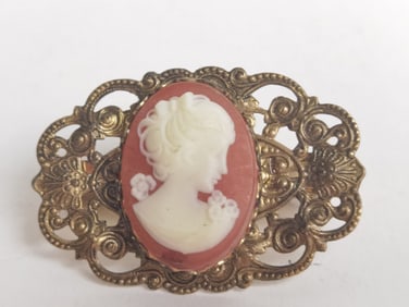 Costume Cameo Brooch