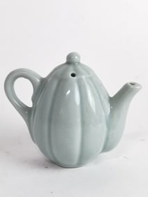 Chinese Porcelain Pea Glaze Water Dropper
