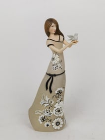 Pavillion Gift Modeles Beauty Figurine