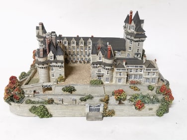 1994 Danbury Mint USSE Castle France Model