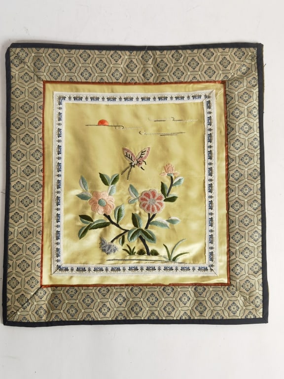 Chinese DaZi Style Silk Embroidery: Chinese DaZi Style Silk Embroidery, 12.5in by 11.5in