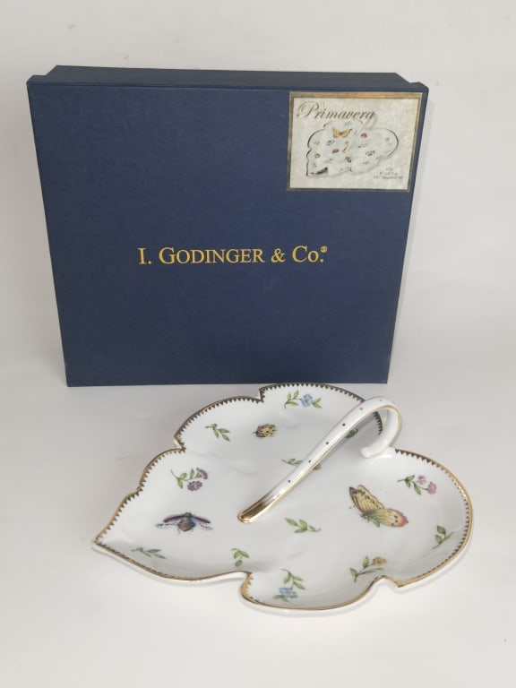 I. Godinger & Co. Primavera Porcelain Leaf Plate: I. Godinger & Co. Primavera Porcelain Leaf Plate, 2.5in by 8in