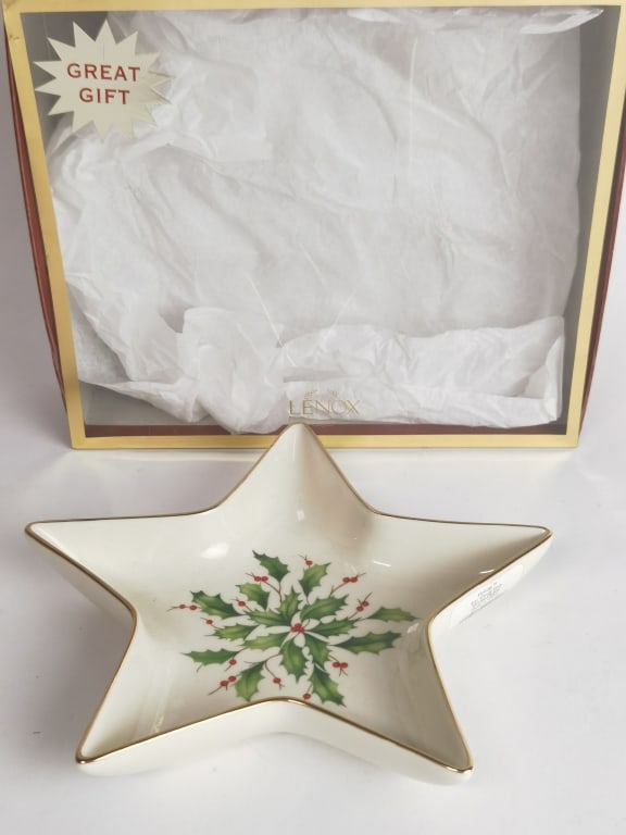Lenox Porcelain Holiday Star Dish: Lenox Porcelain Holiday Star Dish, 1in by 7.75in