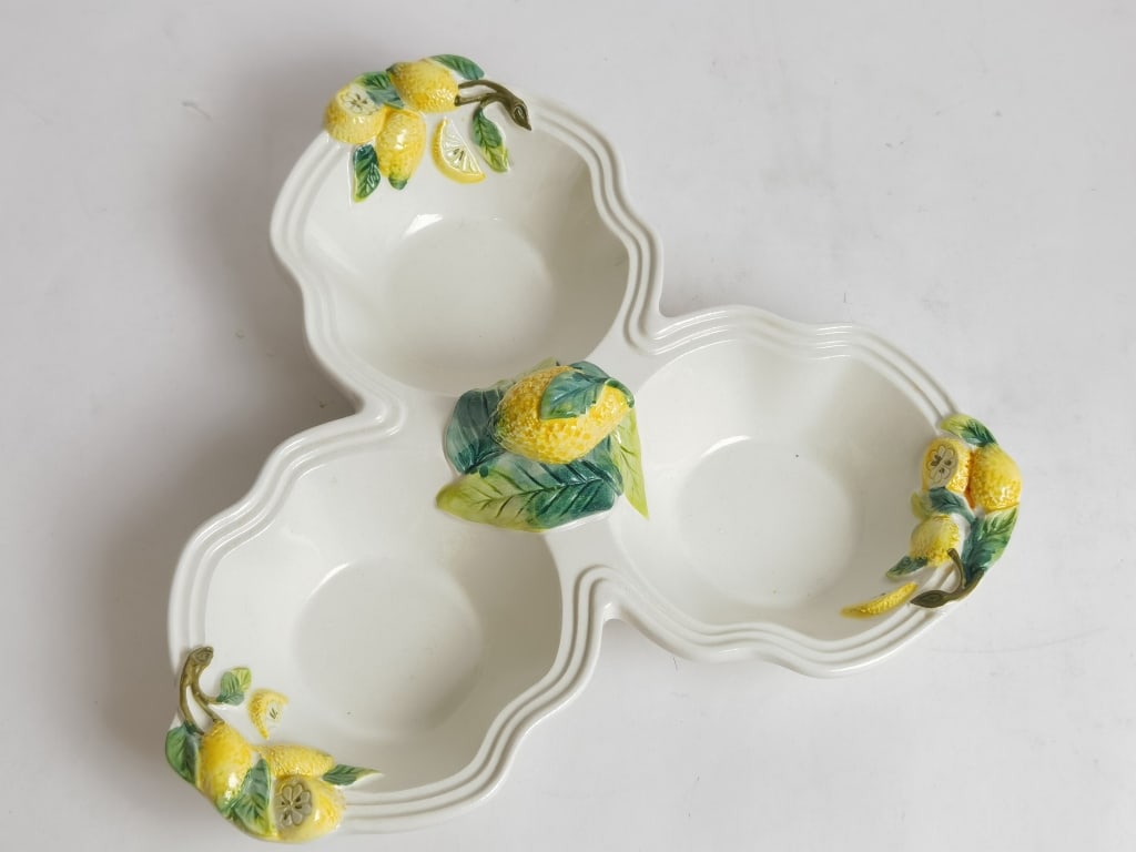 Vintage Italy Majolica Lemon Three Section Plate: Vintage Italy Majolica Lemon Three Section Plate, 3.25in by 10.75in