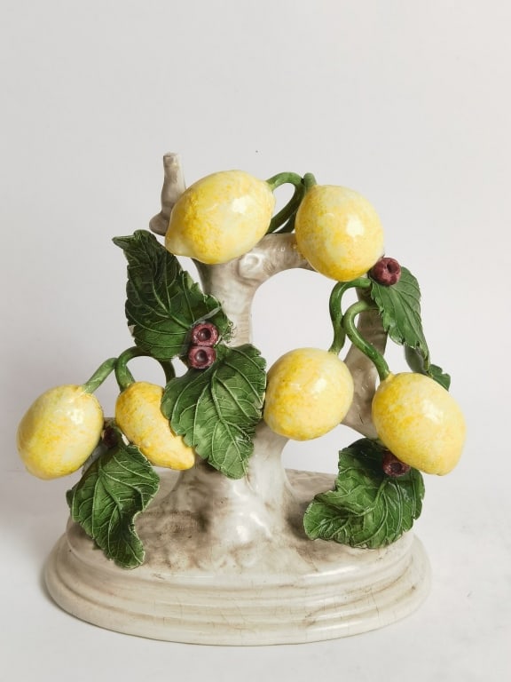 Vintage Italy Porcelain Majolica Lemon Decor: Vintage Italy Porcelain Majolica Lemon Decor, 8.75in by 8.5in