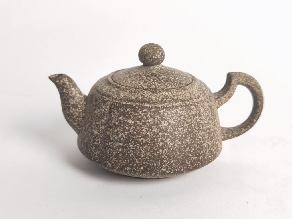 Chinese YiXing ZiSha Teapot: Chinese YiXing ZiSha Teapot, 3in by 4.75in