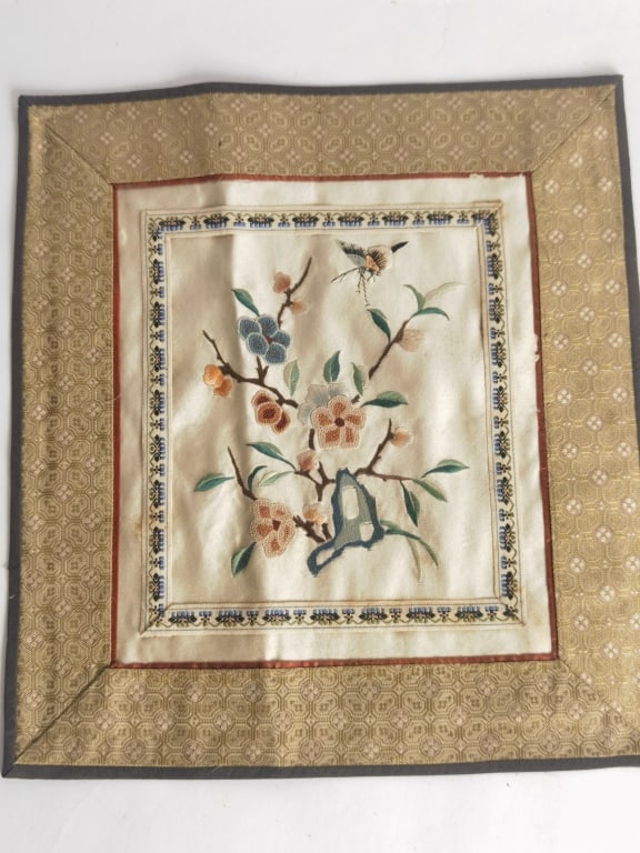 Vintage Chinese DaZi Style Embroidery: Vintage Chinese DaZi Style Embroidery, 11.75in by 10.5in