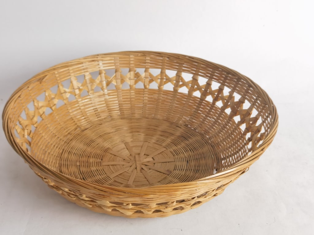 Vintage Round Tan Wicker Woven Bowl: Vintage Round Tan Wicker Woven Bowl, 3.25in by 12in