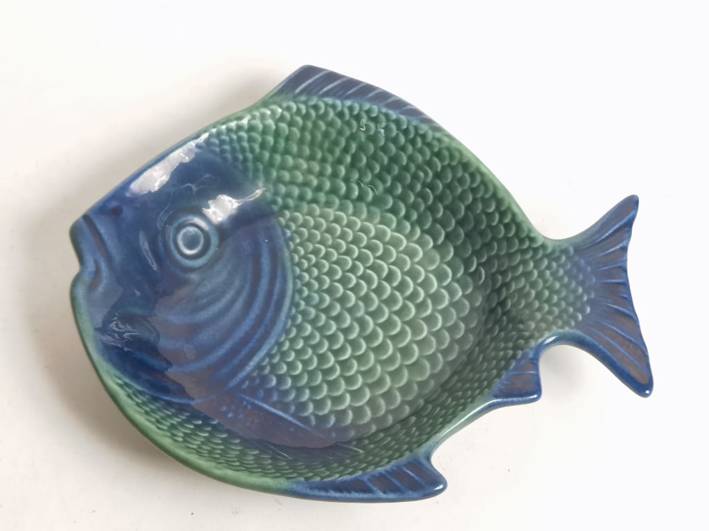 Vintage Portugal Majolica Style Ceramic Fish Plate (1 of 3)