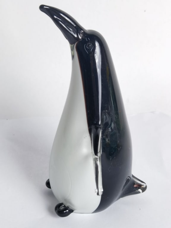 Vintage Dynasty Gallery Penguin Glass Paperweight (1 of 5)