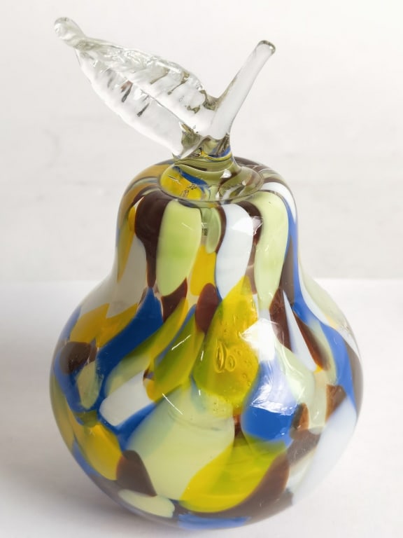 Vintage Murano Italy Art Glass Pear Paperweight: Vintage Murano Italy Art Glass Pear Paperweight, 5.5in