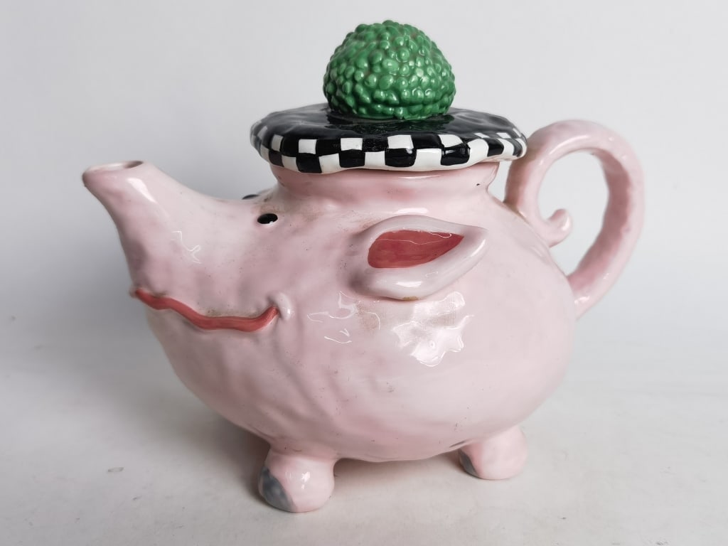 Vintage Pink Pig in Golf Hat Porcelain Teapot: Vintage Pink Pig in Golf Hat Porcelain Teapot, 7.25in by 9.5in