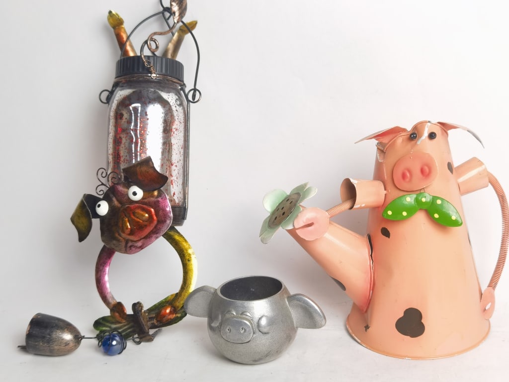 (3) Vintage Metal Pig Decors (1 of 3)