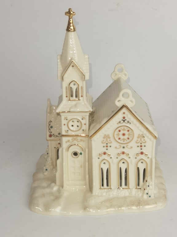 Lenox Porcelain Mistletoe Park Cathedral Figurine: Lenox Porcelain Mistletoe Park Cathedral Figurine, 8.75in by 6.5in