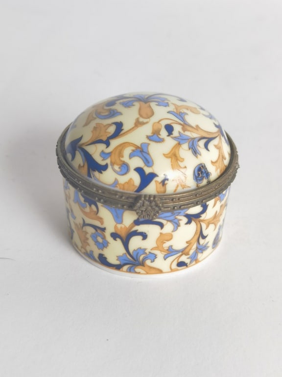 Vintage Nav. Portugal Porcelain Trinket Box: Vintage Nav. Portugal Porcelain Trinket Box, 2in by 2.25in