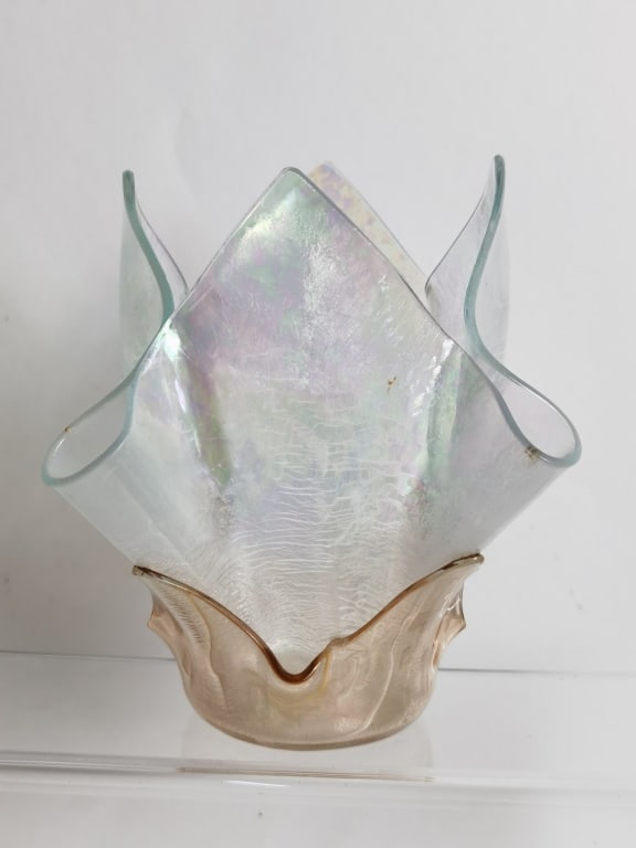 Vintage Northwest Modernist Iridescent Handkerchie: Vintage Northwest Modernist Iridescent Handkerchief Glass Vase, 6.5in