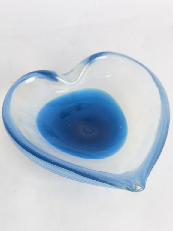 Vintage Murano Italy Blue Heart Glass Bowl: Vintage Murano Italy Blue Heart Glass Bowl, 6.25in