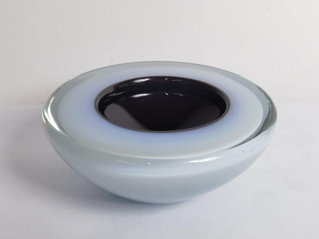 Vintage Murano Italy Seguso Triple Cased Glass Bow: Vintage Murano Italy Seguso Triple Cased Glass Bowl, 2.25in by 5.25in