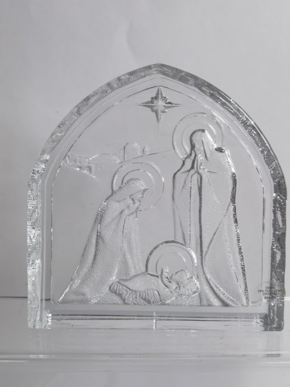Vintage Avon Crystal Birth of Christ Paperweight: Vintage Avon Crystal Birth of Christ Paperweight, 5.25in
