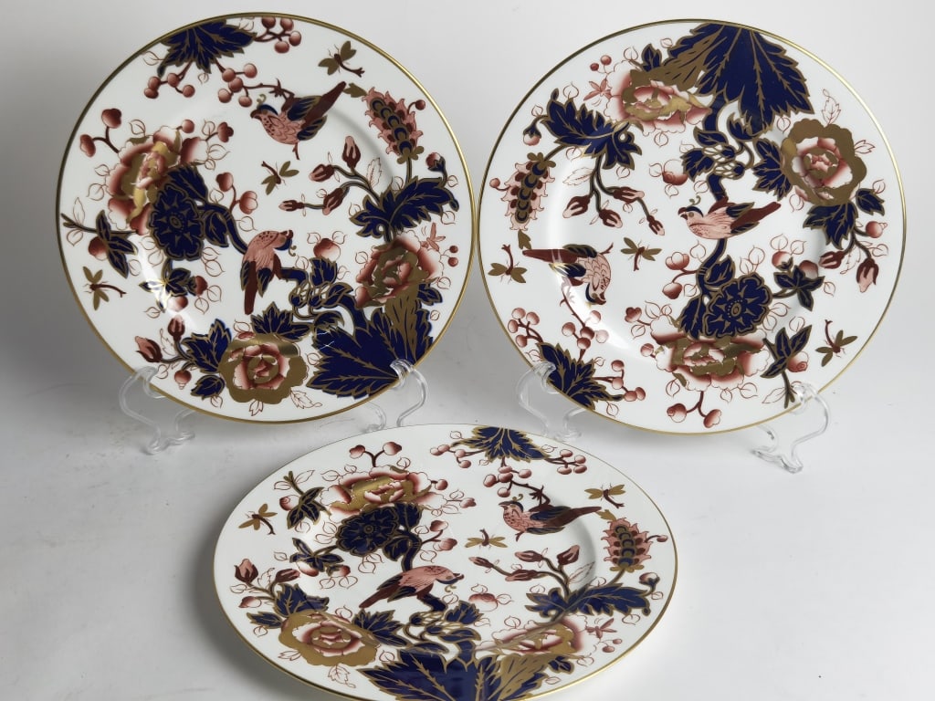 (3) Vintage Coalport Porcelain Hong Kong Plates: (3) Vintage Coalport Porcelain Hong Kong Plates, 10.75in