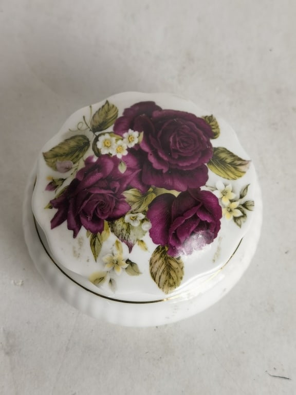 Vintage Allyn Nelson Collection Porcelain Floral B: Vintage Allyn Nelson Collection Porcelain Floral Box, 1.75in by 3.5in