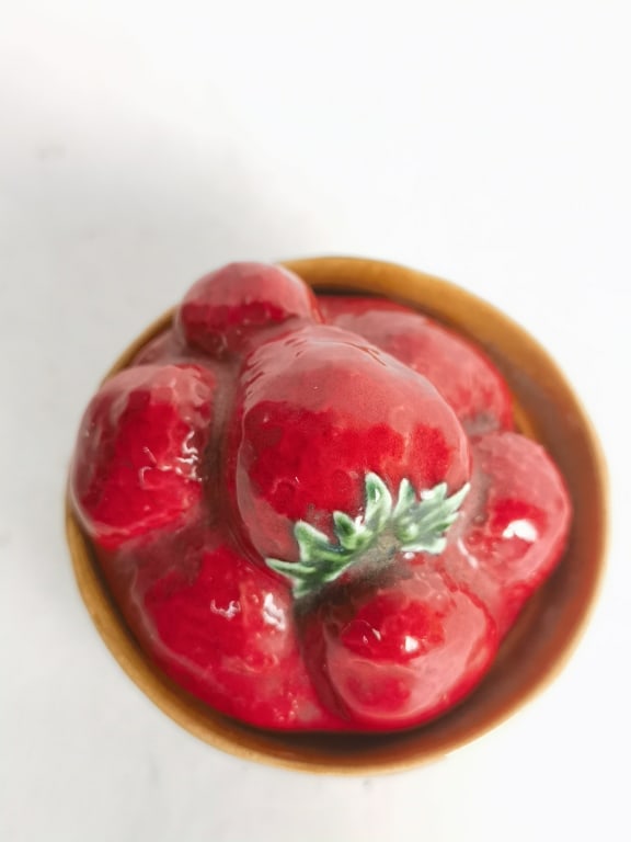 Vintage Arcadia Ceramic Strawberry Jar: Vintage Arcadia Ceramic Strawberry Jar, 3.5in